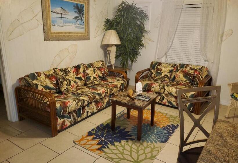 شقة غرفة واحدة, The Monterey Beach Resort