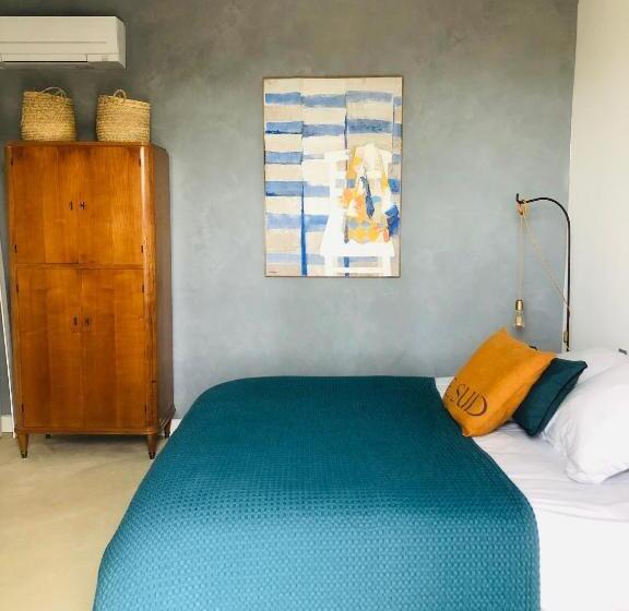 غرفة قياسية مطلّة علي حمام السباحة, Mas Des 2 Platanes