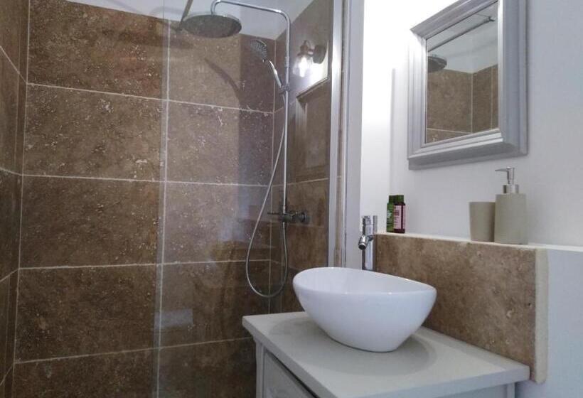 غرفة قياسية, Planches Et Plonk