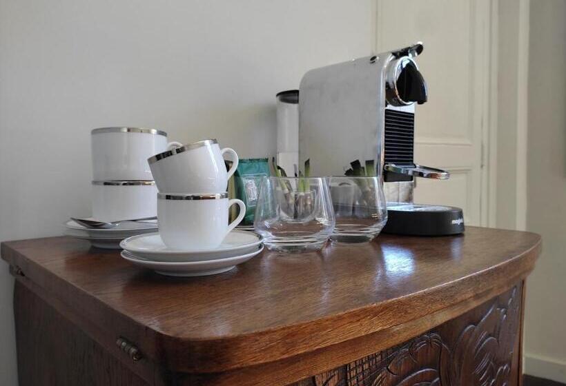 غرفة قياسية, Planches Et Plonk