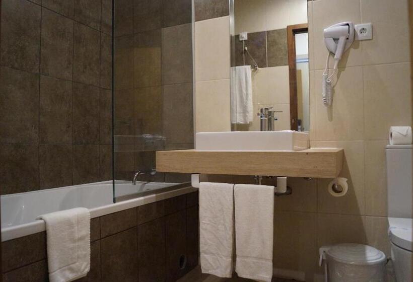 标准单人间, Angra Central