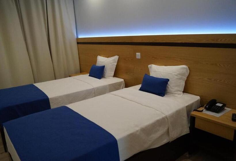 标准单人间, Angra Central