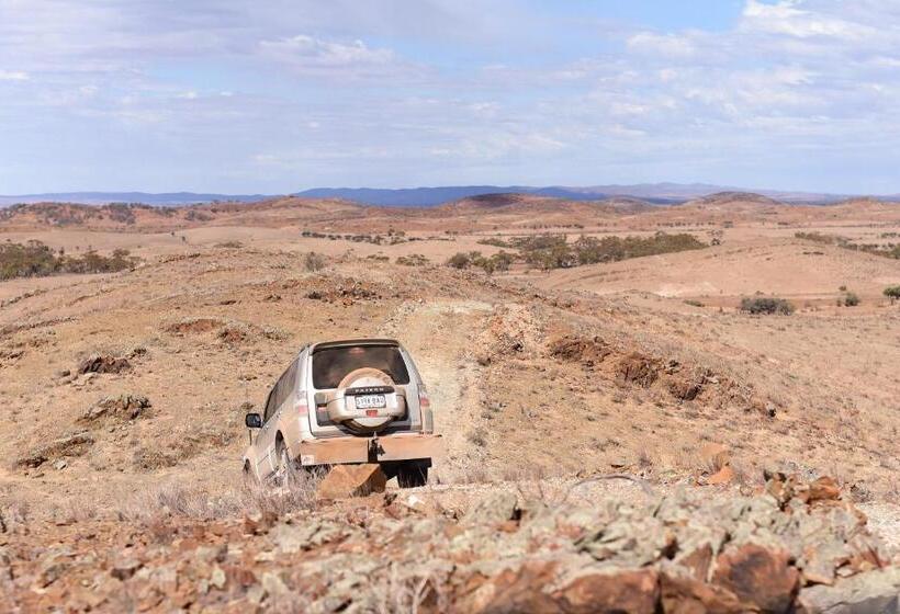 标准间, Holowiliena Station & The Outback Blacksmith