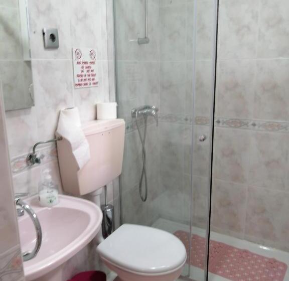 חדר משפחתי, Quartos Lazarino