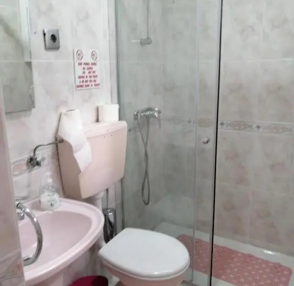 اتاق خانوادگی, Quartos Lazarino