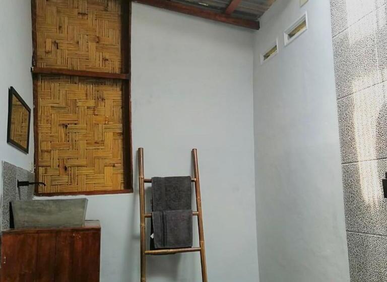 Bungalow Deluxe, Gino S Place   Guest House & Jungle Trekking