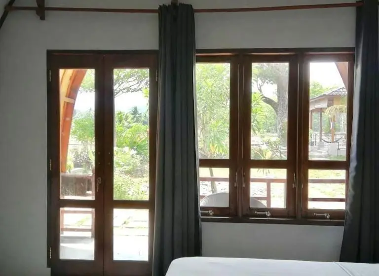 デラックスバンガロー, Gino S Place   Guest House & Jungle Trekking