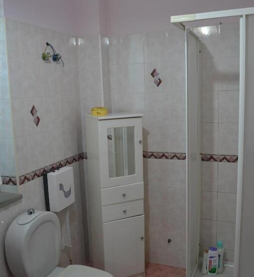 اتاق لوکس با بالکن و چشم‌انداز دریا, B&b Villa Alba