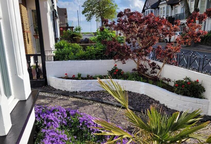 اتاق لوکس, Edelweiss Guest House