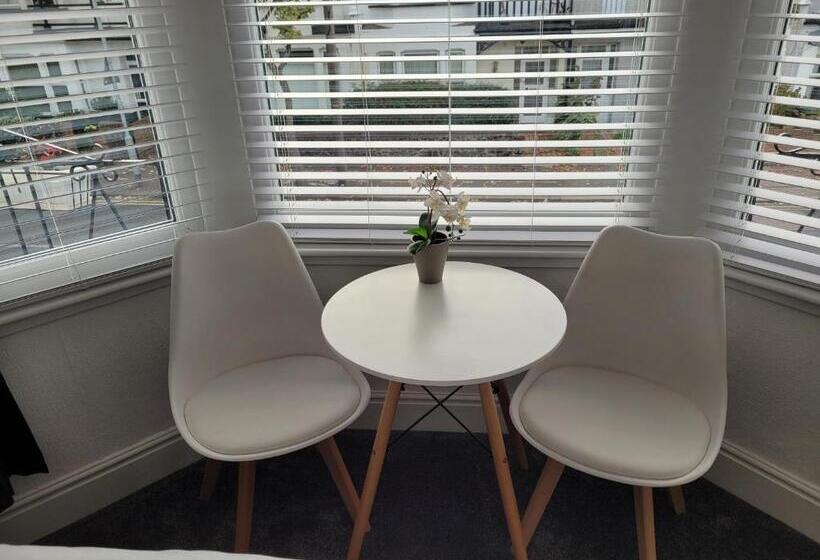 اتاق لوکس, Edelweiss Guest House