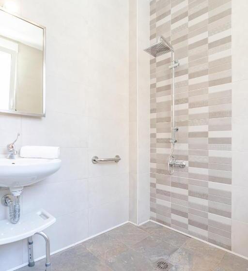 Quarto Estandar Individual para Deficientes Físicos, Hostal El Perelló, Valencia
