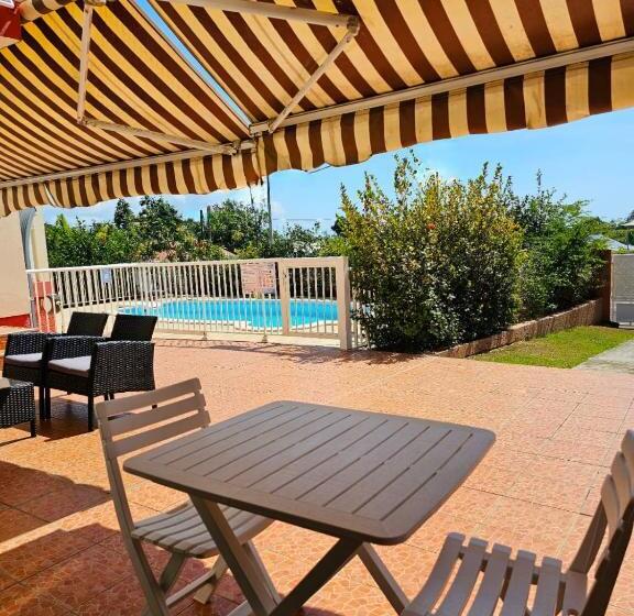 استودیو استاندارد با چشمانداز استخر, La Maison Aux Orchidées