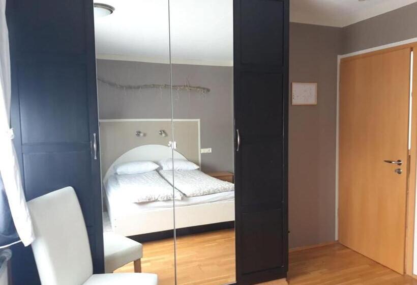 اتاق استاندارد با سرویس بهداشتی مشترک, Stóri Bakki Guesthouse With Hot Tub