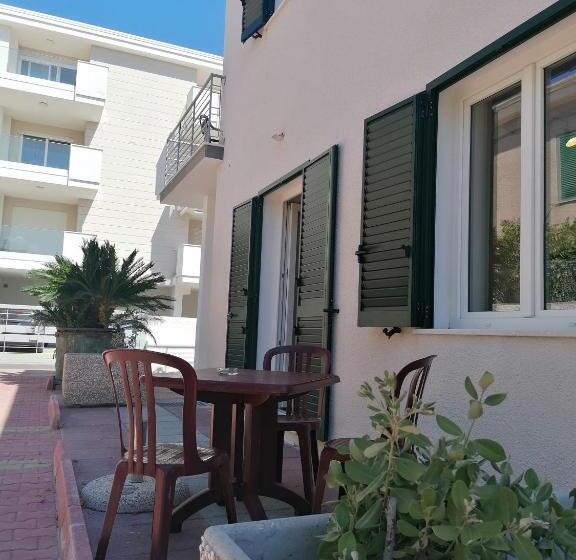 חדר דלוקס לשלושה, La Villetta