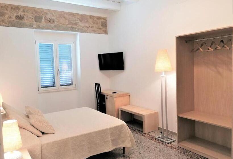 חדר דלוקס לשלושה, La Villetta