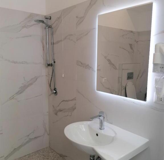 דירת חדר בקומת קרקע, La Villetta