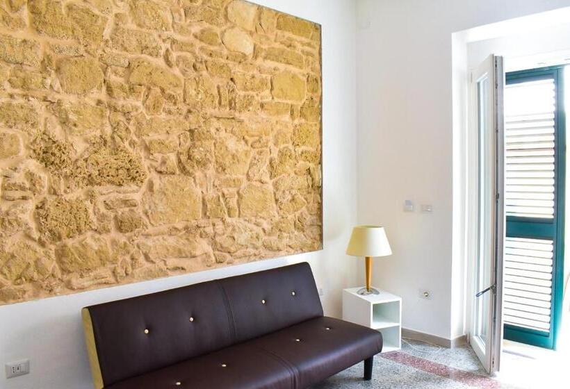 דירת חדר בקומת קרקע, La Villetta