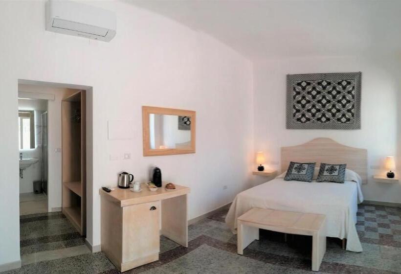 חדר דלוקס לשלושה, La Villetta