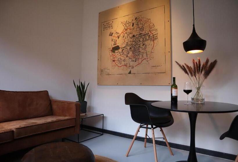 Pokój Standard, Overnachten In De Oude West Indiëschool