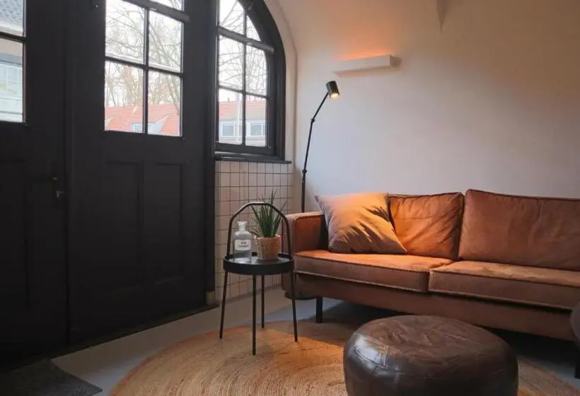 スタンダードルーム, Overnachten In De Oude West Indiëschool