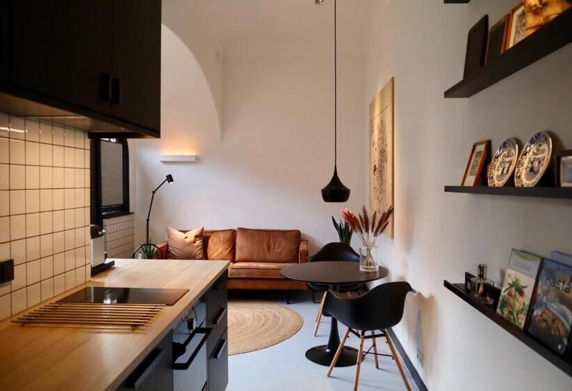 Pokój Standard, Overnachten In De Oude West Indiëschool