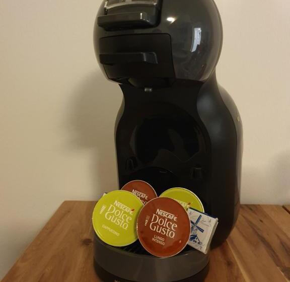 标准间, Studio Adanni