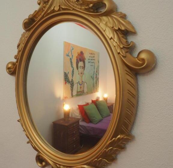 اتاق استاندارد با سرویس بهداشتی مشترک, The Portuguese Element