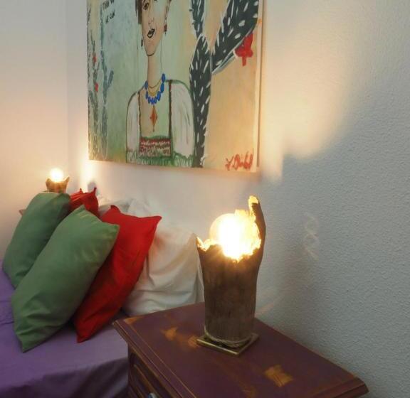 اتاق استاندارد با سرویس بهداشتی مشترک, The Portuguese Element