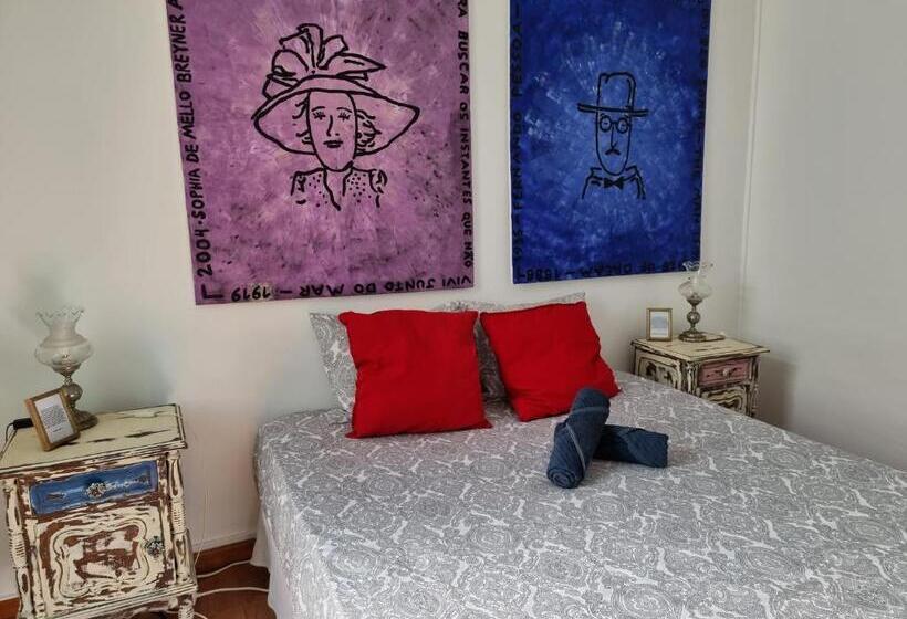 اتاق لوکس, The Portuguese Element