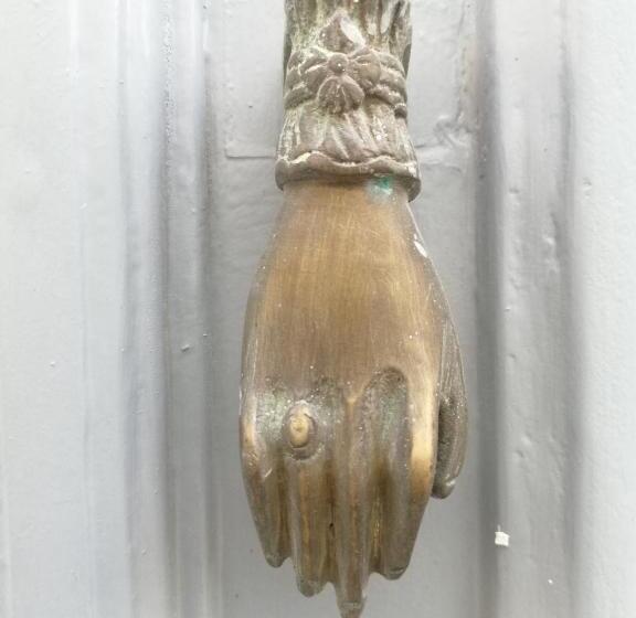 استودیوی سوپریور, The Portuguese Element