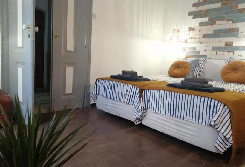 استودیوی سوپریور, The Portuguese Element