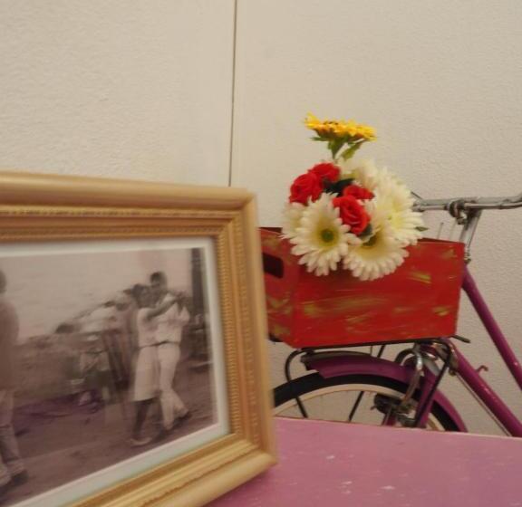 اتاق استاندارد با سرویس بهداشتی مشترک, The Portuguese Element