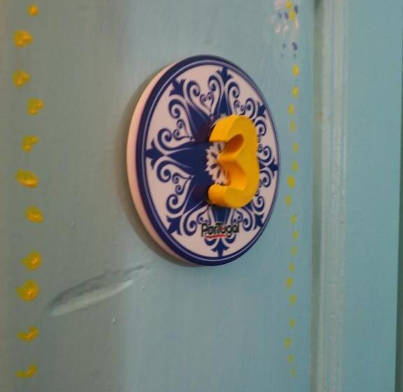 اتاق استاندارد با سرویس بهداشتی مشترک, The Portuguese Element