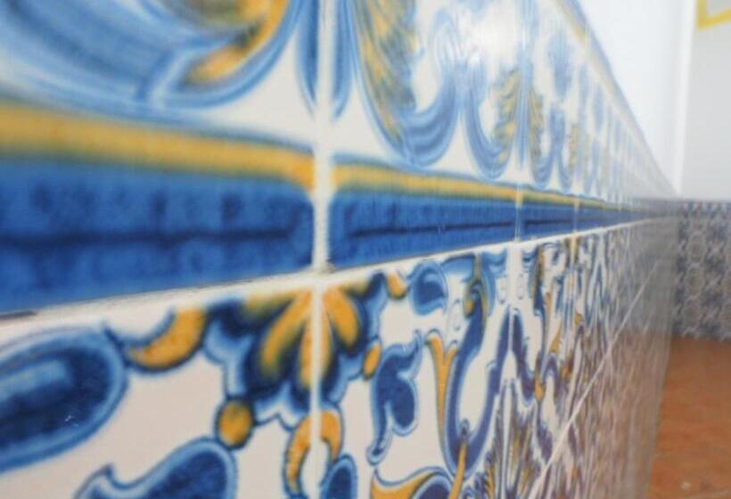 اتاق استاندارد با سرویس بهداشتی مشترک, The Portuguese Element