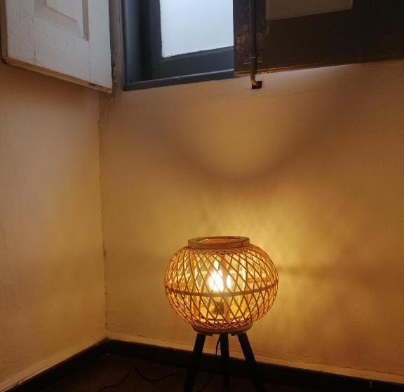 استودیوی سوپریور, The Portuguese Element