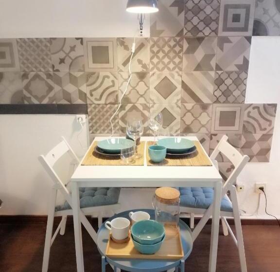 استودیوی سوپریور, The Portuguese Element