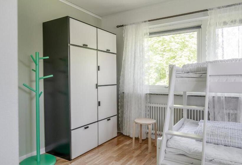 标准四人间共用浴室, Vandrarhemmet Stranden