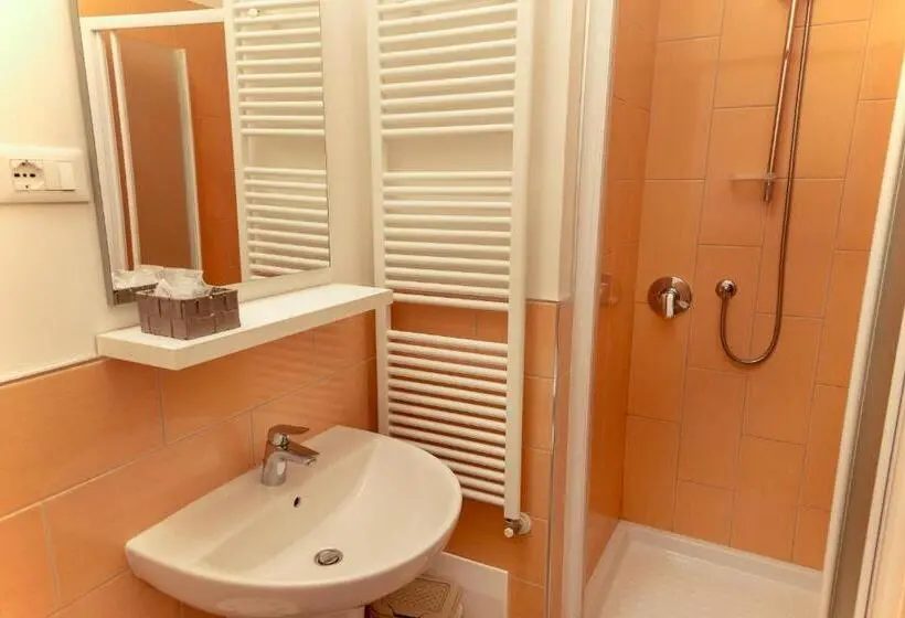 Camera Standard Bagno Esterno, B&b La Gradina