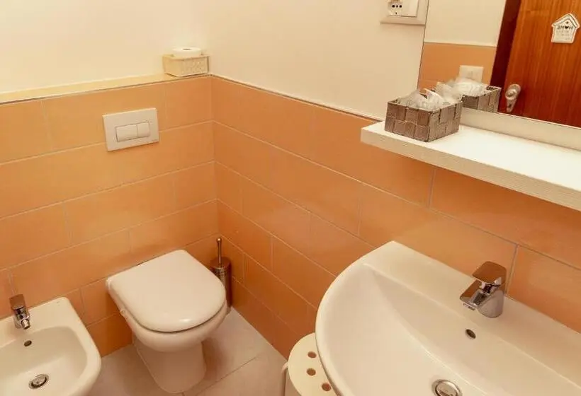 Camera Standard Bagno Esterno, B&b La Gradina