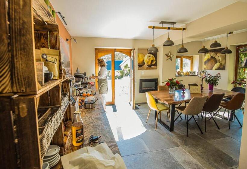 اتاق لوکس, Le Jardin Des Secrets