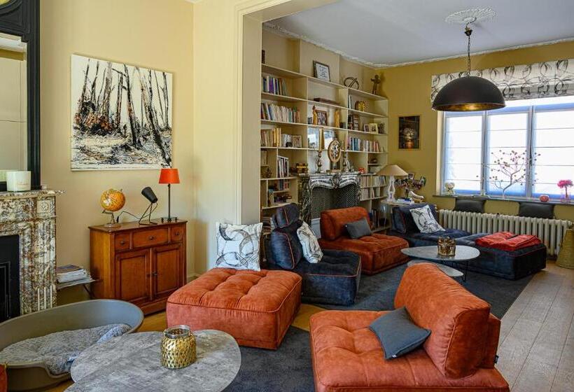 اتاق لوکس, Le Jardin Des Secrets