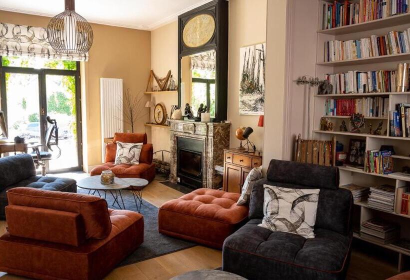 اتاق لوکس, Le Jardin Des Secrets