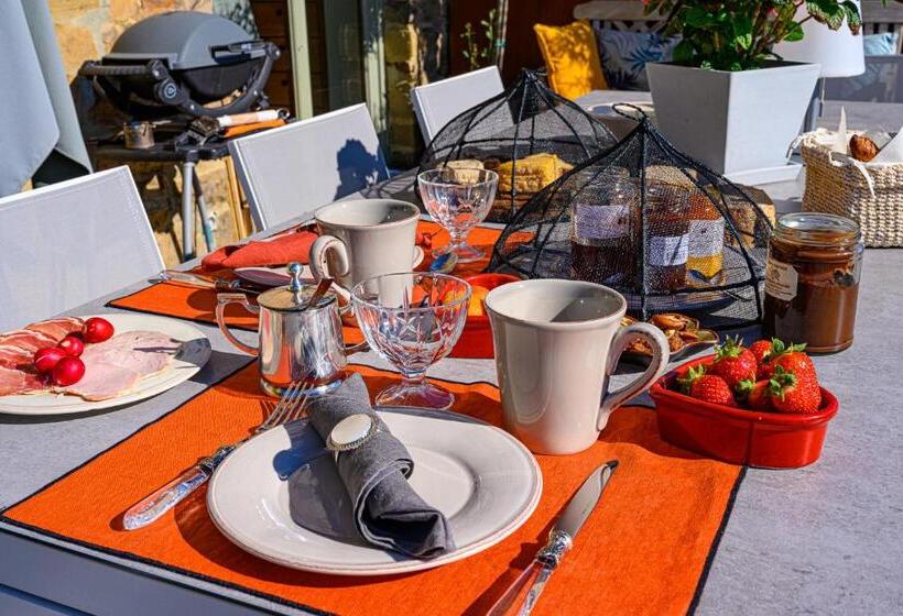 اتاق لوکس, Le Jardin Des Secrets