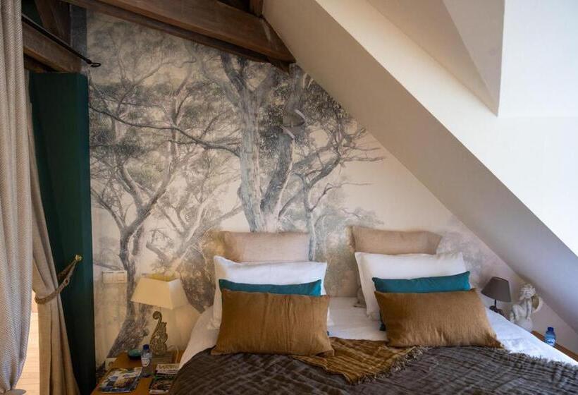 اتاق خانوادگی, Le Jardin Des Secrets