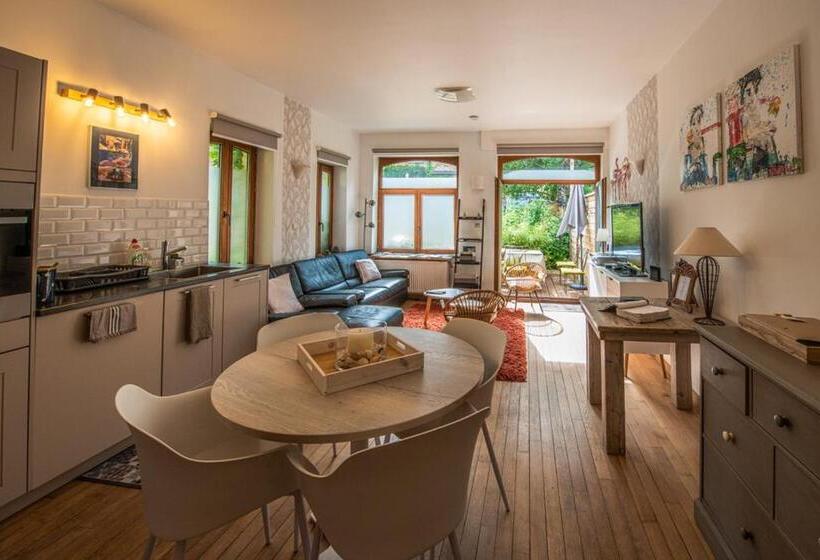 اتاق خانوادگی, Le Jardin Des Secrets