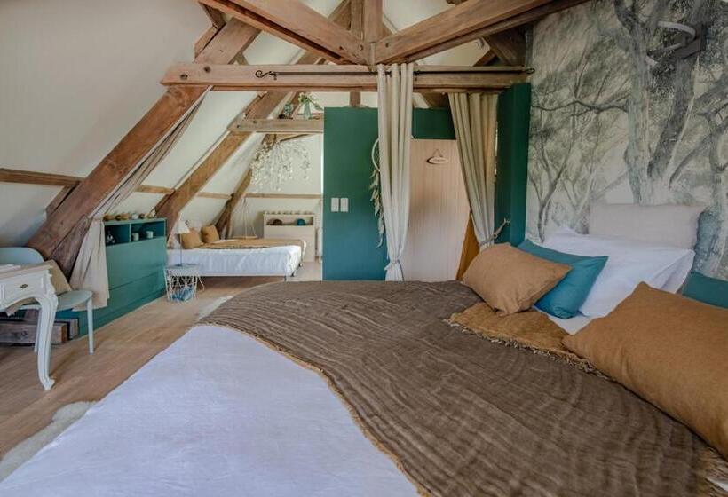 اتاق خانوادگی, Le Jardin Des Secrets