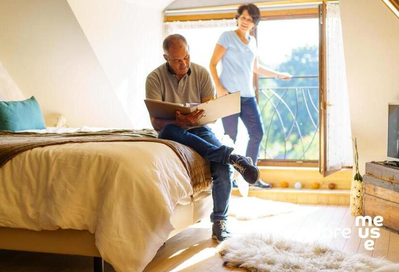 اتاق خانوادگی, Le Jardin Des Secrets