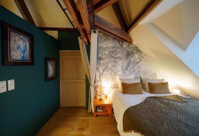 اتاق خانوادگی, Le Jardin Des Secrets