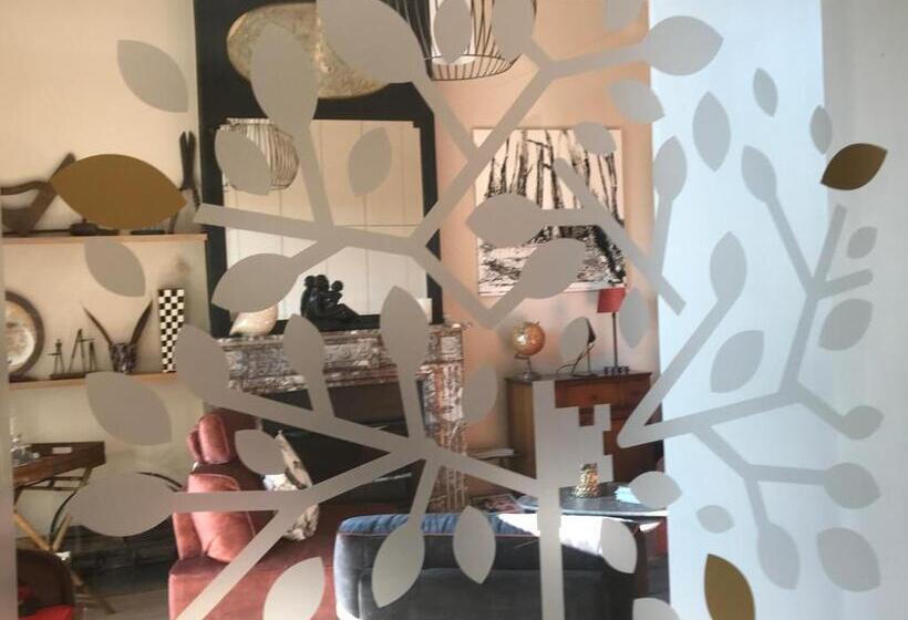 اتاق لوکس, Le Jardin Des Secrets