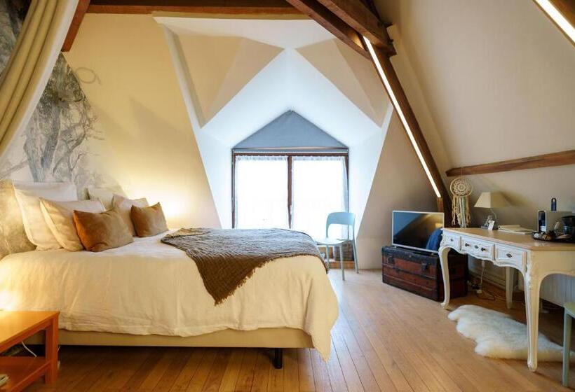 اتاق خانوادگی, Le Jardin Des Secrets